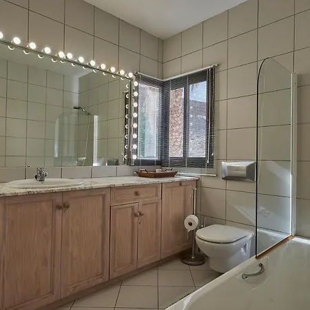 Paradise فيلة Giniginámar